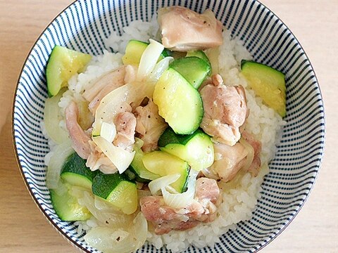 ズッキーニと鶏肉のあんかけ丼♪